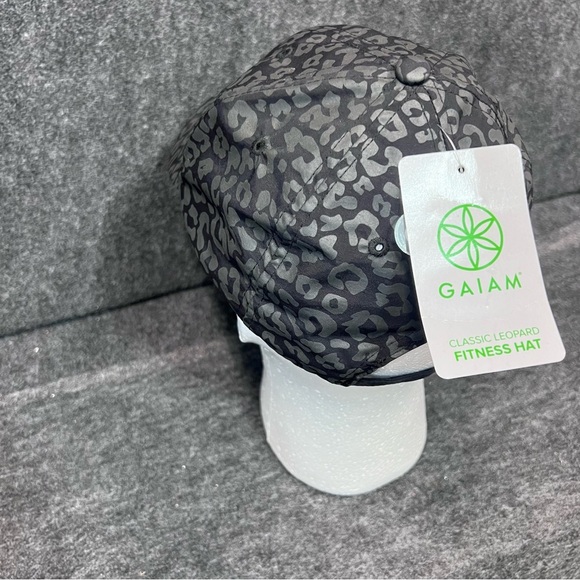 Gaiam Classic Leopard Fitness Hat - Picture 10 of 13